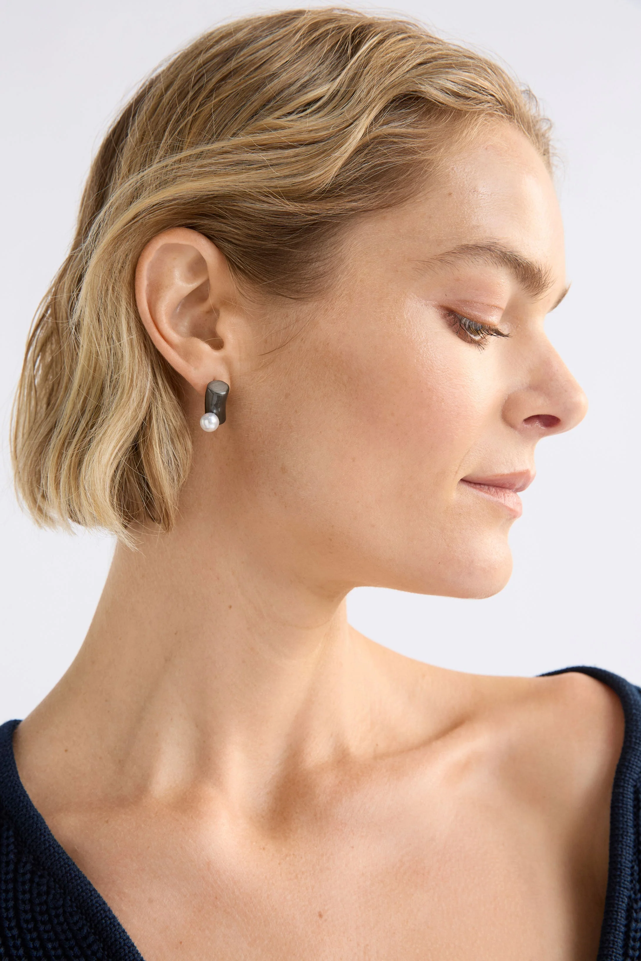 Ahas Stud Earring - Image 4