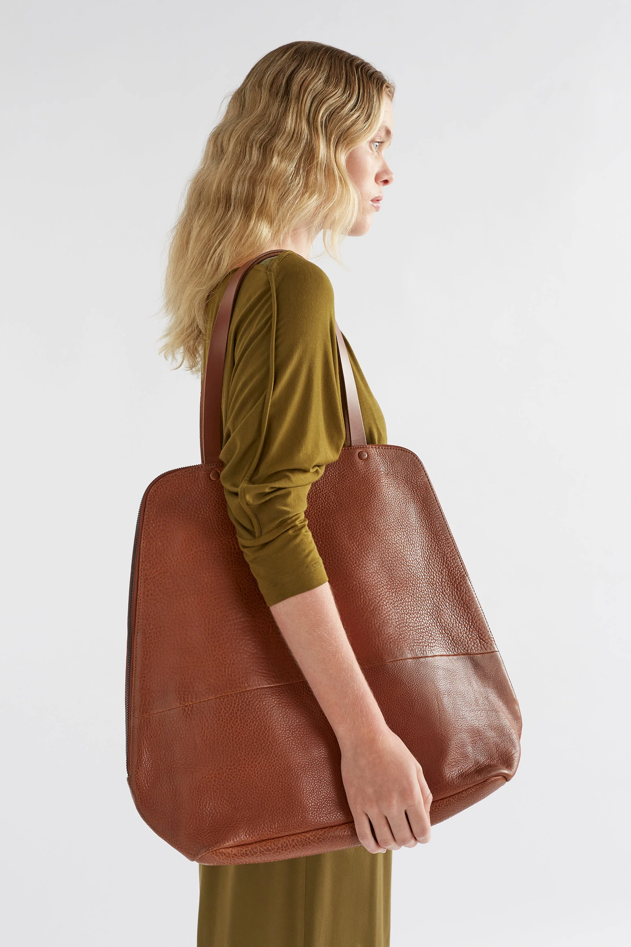 Arien Carry-All Bag - Image 4