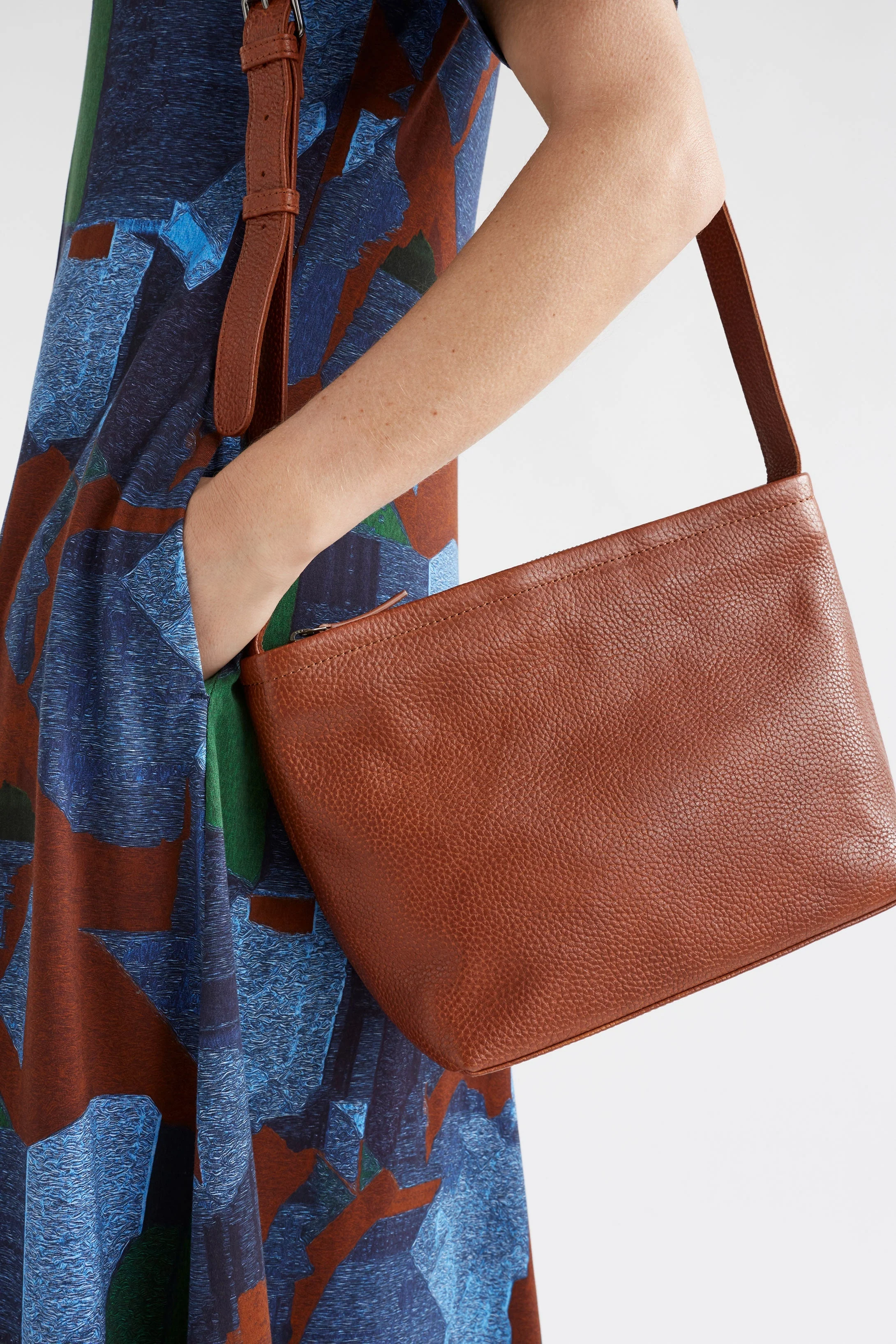Lomi Crossbody Bag - Image 5